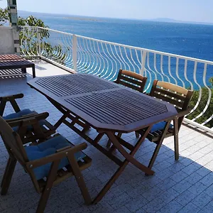 https://apartments-bassi.primorje-gorskikotar.com